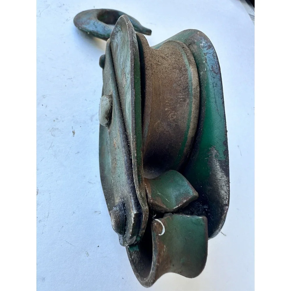 Antique / Vintage Metal Single Pulley WU #6 UW24 Hulk